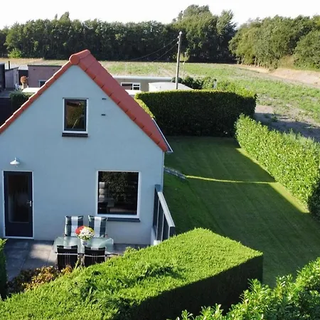Vrijstaande 4-persoons Woning Met Privé Tuin En Terras In Ouddorp