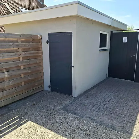Vrijstaande 4-persoons Woning Met Privé Tuin En Terras In Сasa de vacaciones *