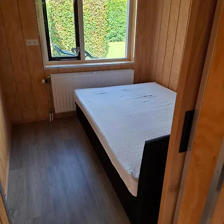 Vrijstaande 4-persoons Woning Met Privé Tuin En Terras In *